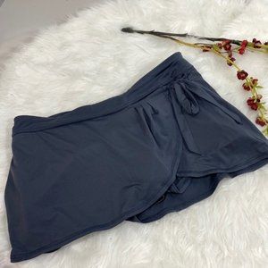 Gap body fit grey skort?